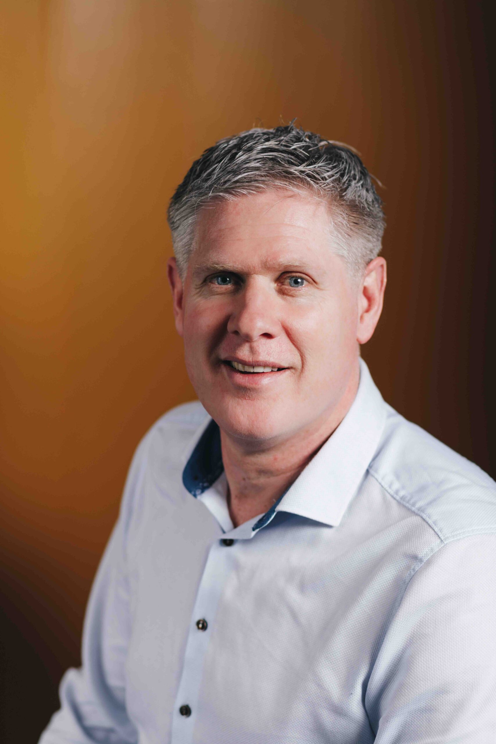 Huub Loeffen, vastgoed- woning- en bedrijfsmakelaar. Ex profvoetballer bij Vitesse. Omgeving Arnhem.